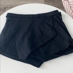 Black skort